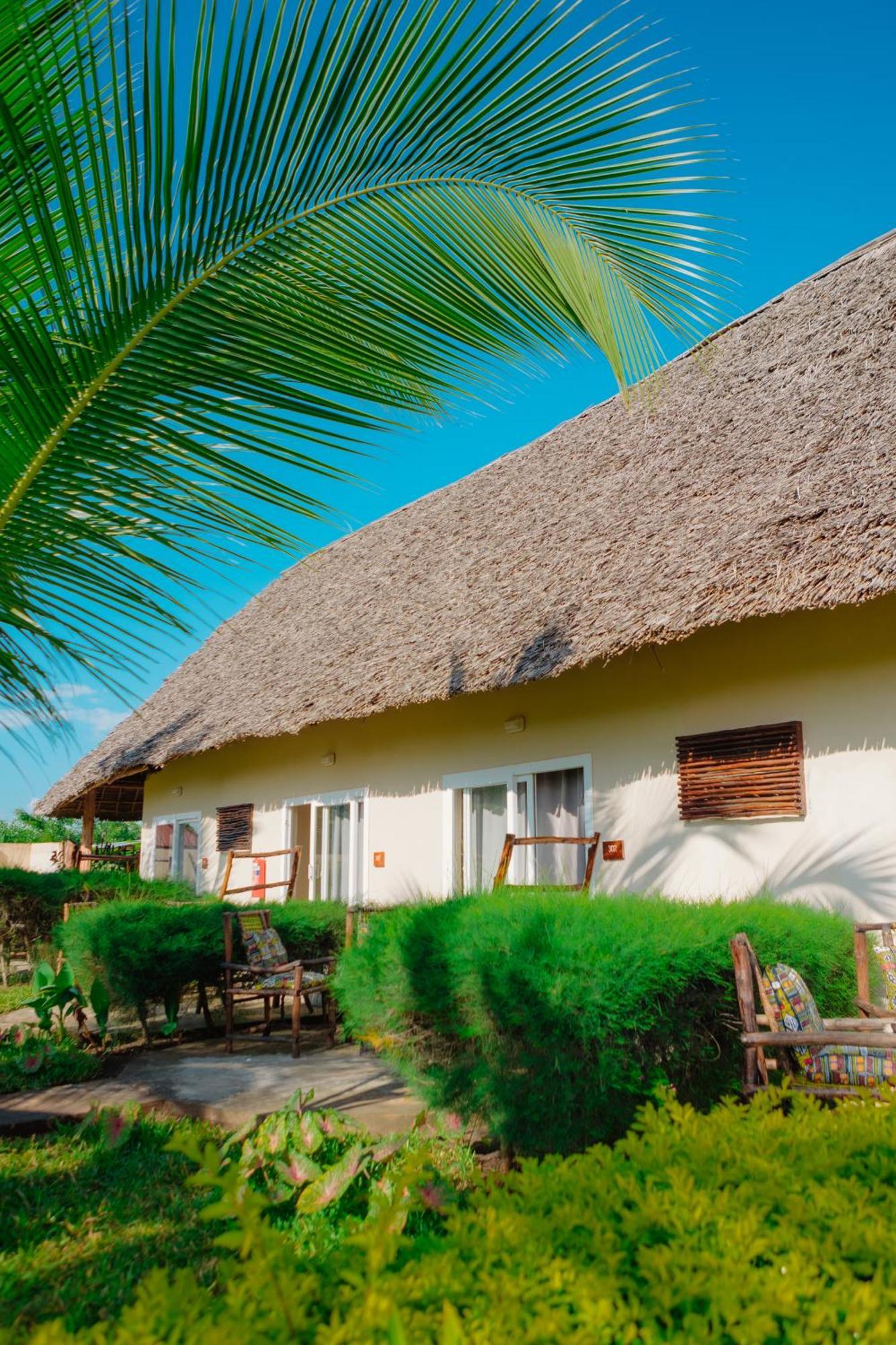Filao Beach By Sansi Uroa Esterno foto